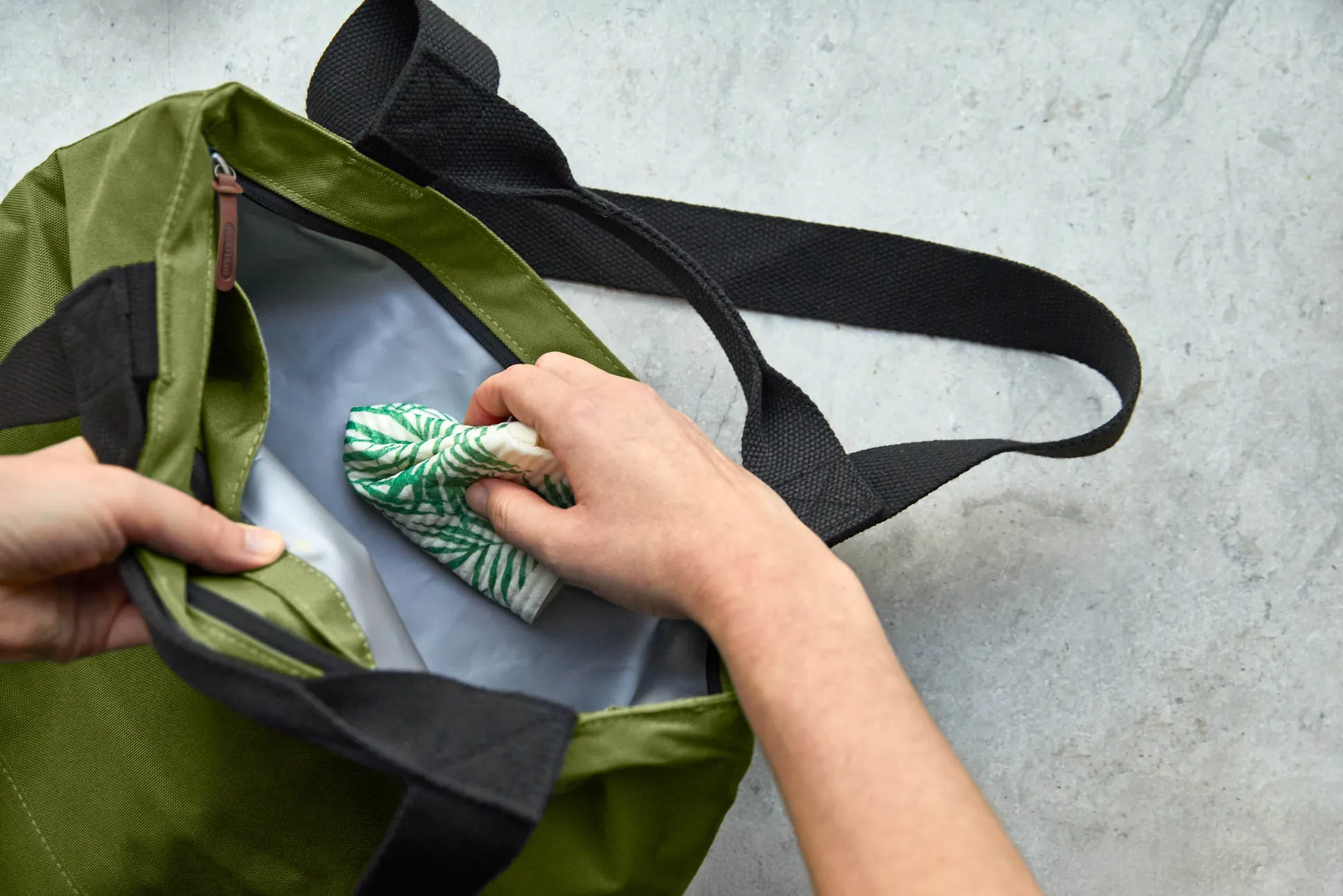 Black+Blum Insulated Tote Bag - Moss each