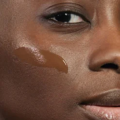 MADARA SKINONYM Semi-Matte Peptide Foundation, #90 CHESNUT 30ml