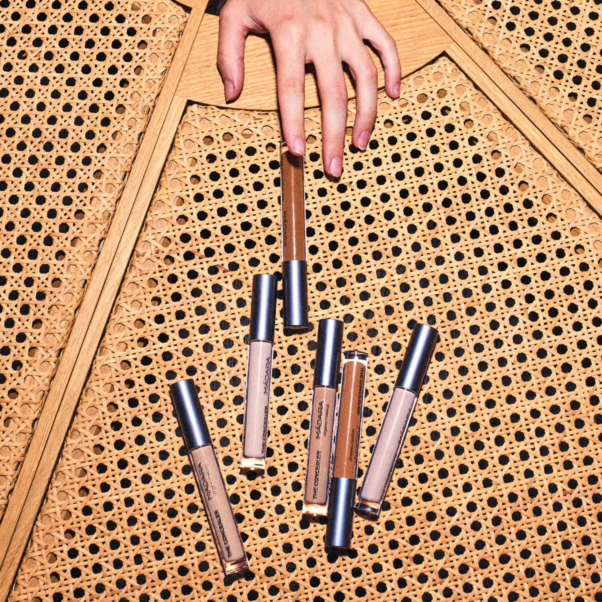 MADARA THE CONCEALER, #60 AMBER 4ml