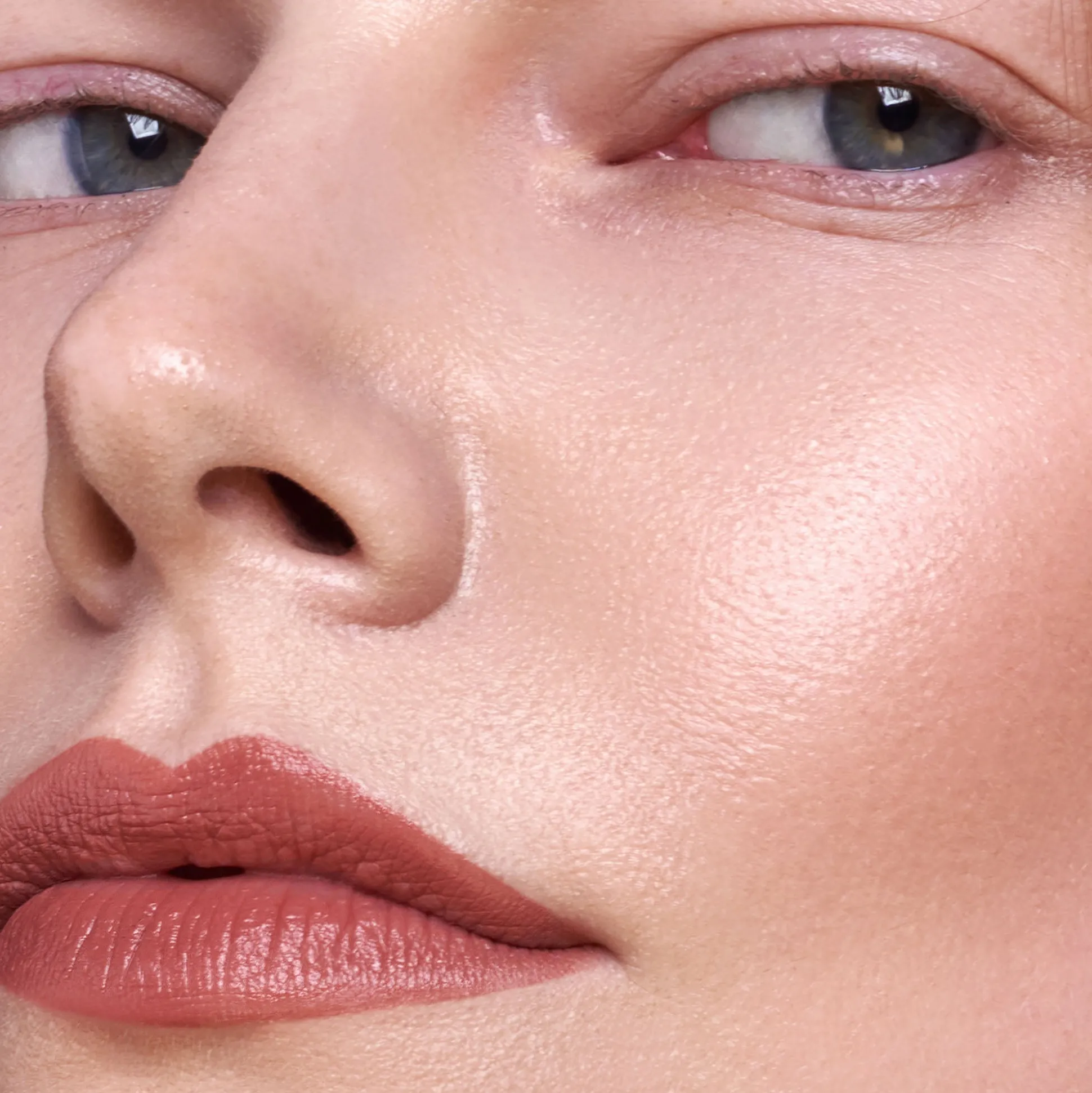 MADARA VELVET WEAR Matte Cream Lipstick, #32 WARM NUDE 3g